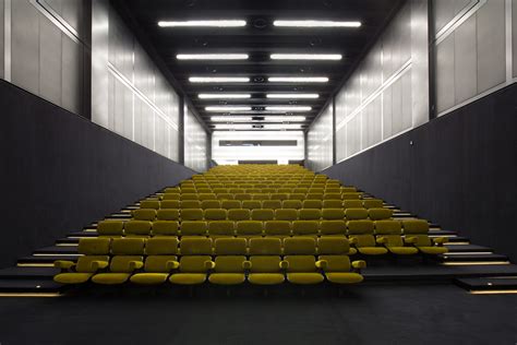 fondazione prada cinema domenica|Il cinema di Fondazione Prada diventa Cinema Godard .